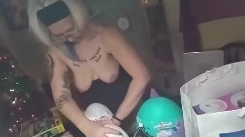 kikilovespartylights online show from December 2024 12:49:01 PM