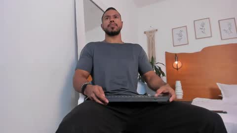 Kilua Muscle guy online show from May 2026 09:19:01 PM
