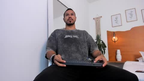 Kilua Muscle guy online show from May 2026 07:12:02 PM