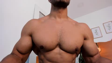 Kilua Muscle guy online show from May 2026 06:20:01 PM