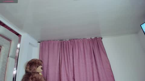 Snapshot of kim2_t chatting on October 2025 02:57:02 AM Nicole. online show from October 2025 02:57:02 AM