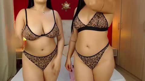 Snapshot of kim_and_mia chatting on March 2026 04:23:01 PM Mia Kim online show from March 2026 04:23:01 PM