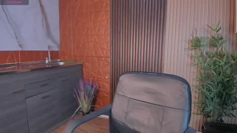 Snapshot of kim_brown_ chatting on January 2025 11:02:01 AM Kim online show from January 2025 11:02:01 AM