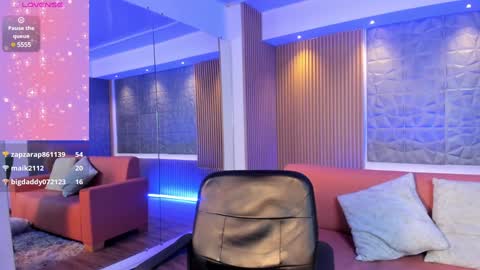 Snapshot of kim_brown_ chatting on January 2025 02:07:02 PM Kim online show from January 2025 02:07:02 PM