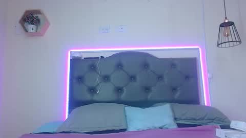 Kim online show from November 2025 03:44:01 PM