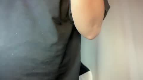 Snapshot of kim_kyile chatting on December 2025 12:59:02 AM KYLIE online show from December 2025 12:59:02 AM