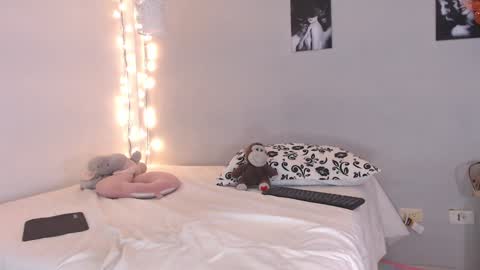 Kim  Yuk online show from December 2024 10:28:02 PM