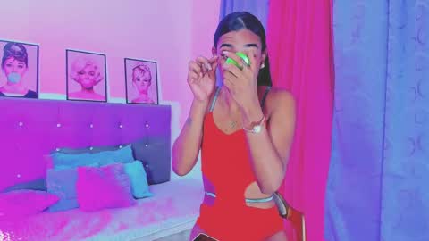 Snapshot of kimberly_thompsom chatting on January 2025 01:13:02 AM Your Queen KIM online show from January 2025 01:13:02 AM