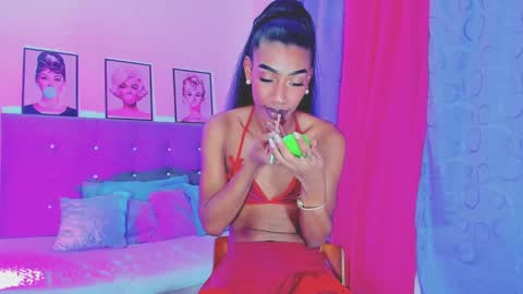 Snapshot of kimberly_thompsom chatting on January 2025 05:15:02 PM Your Queen KIM online show from January 2025 05:15:02 PM