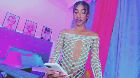 Snapshot of kimberly_thompsom chatting on January 2025 01:55:01 AM Your Queen KIM online show from January 2025 01:55:01 AM