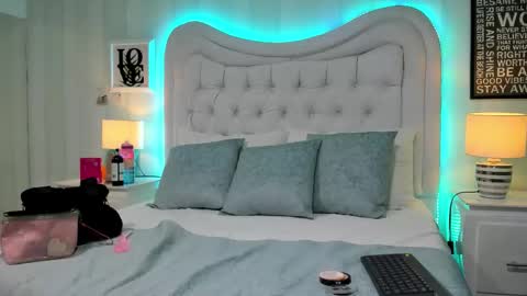 Snapshot of kimbrookss chatting on September 2025 11:00:01 AM KimBrooks online show from September 2025 11:00:01 AM