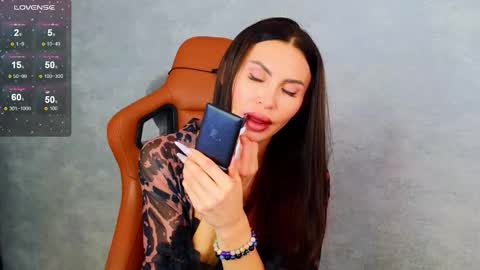 KIm online show from October 2025 04:21:02 AM