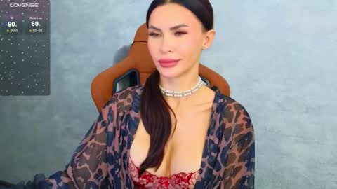 KIm online show from October 2025 04:24:02 AM