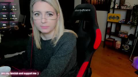 Snapshot of kimilee22 chatting on December 2025 04:03:01 PM Wolfs Girl online show from December 2025 04:03:01 PM