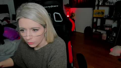 Snapshot of kimilee22 chatting on February 2026 06:24:02 PM Wolfs Girl online show from February 2026 06:24:02 PM