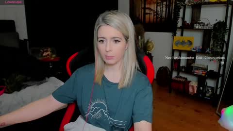 Snapshot of kimilee22 chatting on March 2026 06:47:01 PM Wolfs Girl online show from March 2026 06:47:01 PM