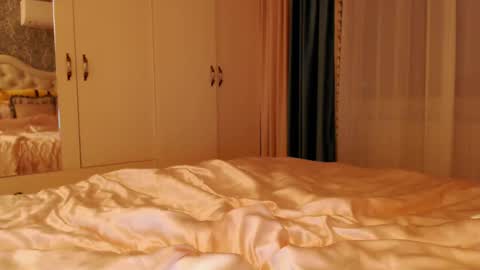 Kim Lee  online show from December 2024 04:29:02 PM