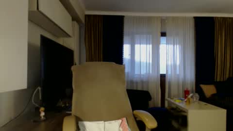 Kim Lee  online show from October 2025 02:36:01 PM