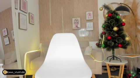 Kim  online show from December 2024 04:04:01 PM