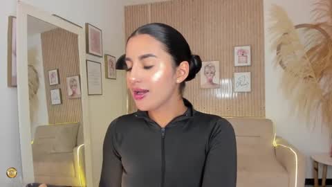 Kim  online show from February 2025 05:04:02 PM