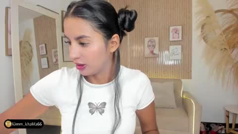 Kim  online show from February 2025 06:17:02 PM