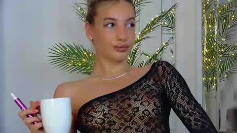 kimmdaviss online show from May 2026 12:45:02 PM