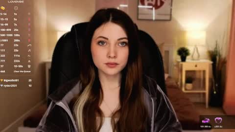 Snapshot of kimmie_shine chatting on April 2026 08:29:01 AM Your Kimmie follow me online show from April 2026 08:29:01 AM