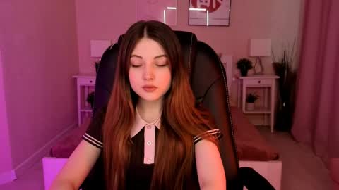 Snapshot of kimmie_shine chatting on May 2026 04:02:01 PM Your Kimmie follow me online show from May 2026 04:02:01 PM