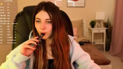 Snapshot of kimmie_shine chatting on May 2026 03:31:02 PM Your Kimmie follow me online show from May 2026 03:31:02 PM