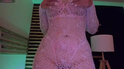 Snapshot of kimmy_chi chatting on February 2025 05:22:02 PM Lo online show from February 2025 05:22:02 PM