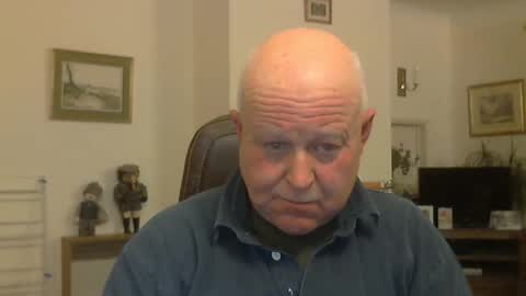 Snapshot of kindahairy4u chatting on December 2024 08:02:01 PM kindahairy4u online show from December 2024 08:02:01 PM