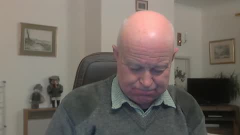 Snapshot of kindahairy4u chatting on January 2025 06:28:01 PM kindahairy4u online show from January 2025 06:28:01 PM