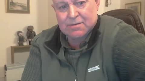 Snapshot of kindahairy4u chatting on December 2025 08:49:01 PM kindahairy4u online show from December 2025 08:49:01 PM