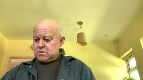 Snapshot of kindahairy4u chatting on April 2026 01:05:02 PM kindahairy4u online show from April 2026 01:05:02 PM