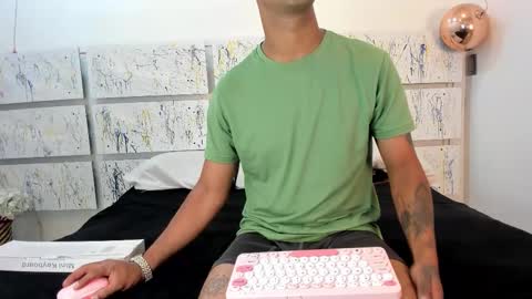 Snapshot of king2_and_queen2 chatting on December 2025 01:29:01 PM NIKKY AND MAIK online show from December 2025 01:29:01 PM