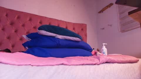 Bella online show from December 2024 03:00:02 AM