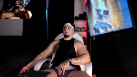 King Bear online show from December 2024 08:33:01 PM