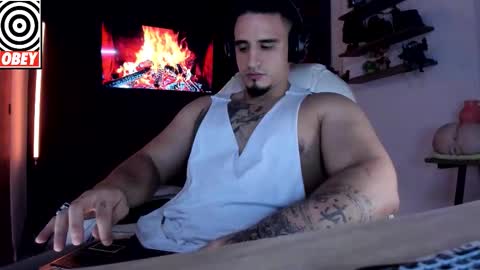 King Bear online show from October 2025 12:17:02 AM