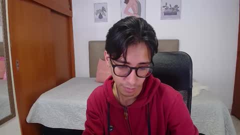 kingdanny_8 online show from November 2025 05:00:02 AM