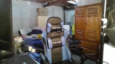 Snapshot of kingoffootfetish chatting on December 2025 09:05:01 AM Master King Tommy online show from December 2025 09:05:01 AM