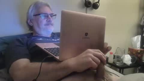 kingtongue10 online show from April 2026 11:32:01 AM