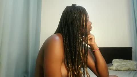 Snapshot of kinky_lola1 chatting on November 2025 01:25:02 PM Lola online show from November 2025 01:25:02 PM