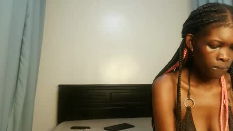 Snapshot of kinky_lola1 chatting on December 2025 11:46:02 PM Lola online show from December 2025 11:46:02 PM