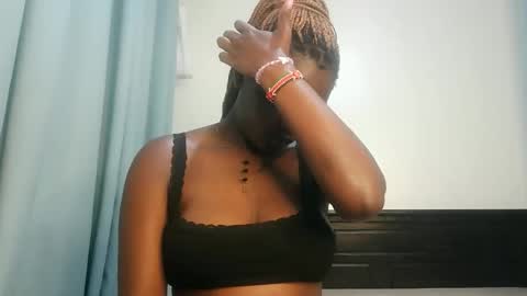 Snapshot of kinky_lola1 chatting on January 2026 12:13:01 AM Lola online show from January 2026 12:13:01 AM