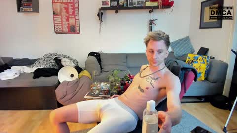 Snapshot of kinky_spidey chatting on December 2024 01:45:02 PM kinky_spidey online show from December 2024 01:45:02 PM