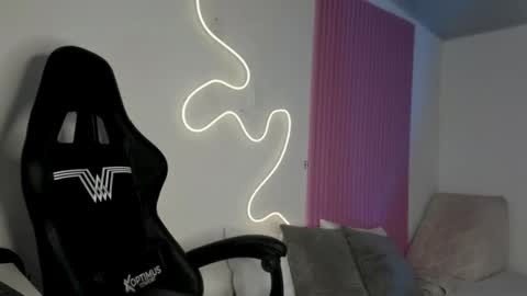 Snapshot of kinky_yeyns chatting on December 2025 12:17:01 AM kinky yeyns online show from December 2025 12:17:01 AM