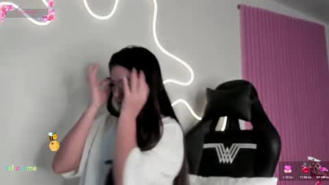 Snapshot of kinky_yeyns chatting on February 2026 02:24:01 AM kinky yeyns online show from February 2026 02:24:01 AM