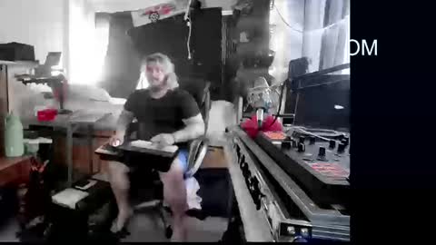 Snapshot of kinkybiguy14 chatting on September 2025 05:57:01 PM Kinky Cassie online show from September 2025 05:57:01 PM