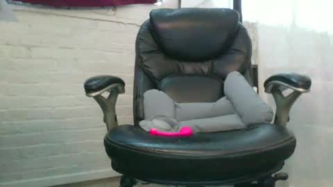kinkycockstrokerxxx online show from June 2026 01:00:02 PM