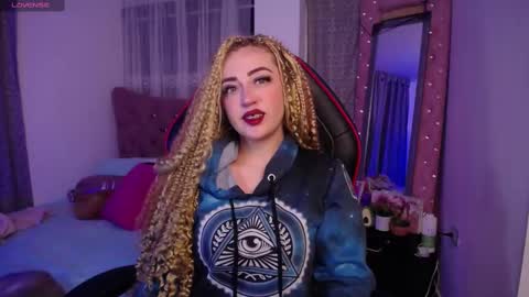 Snapshot of kinkydoll_ chatting on February 2025 03:58:02 AM Sara online show from February 2025 03:58:02 AM